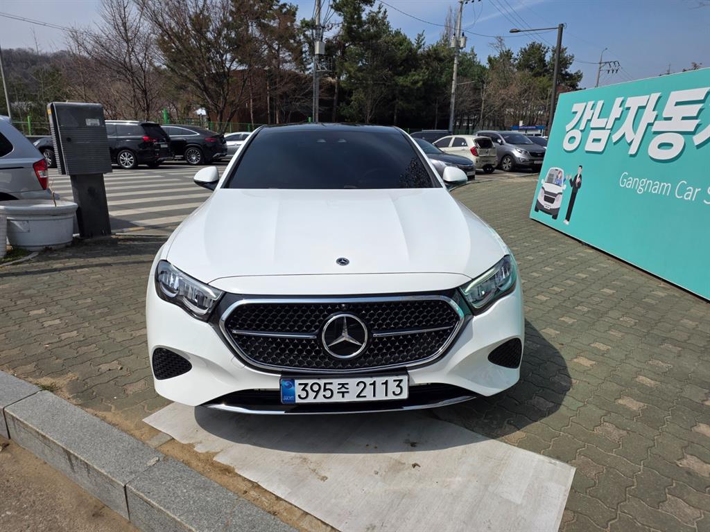 Mercedes-Benz E-Class E200 Avantgarde 3