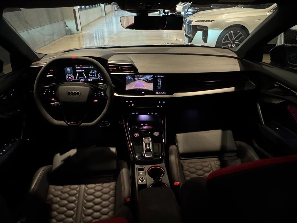 Audi RS3 2.5 TFSI Quattro 8