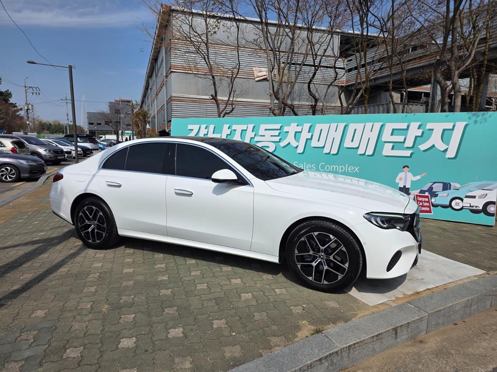 Mercedes-Benz E-Class E200 Avantgarde 4