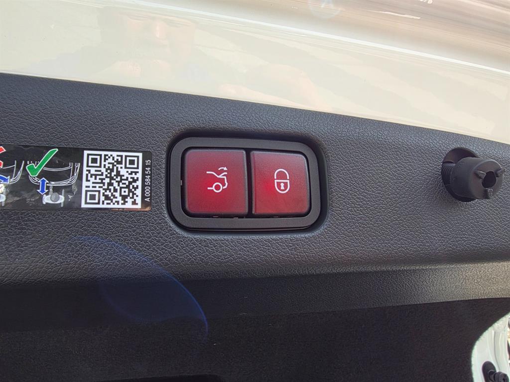 Mercedes-Benz E-Class E200 Avantgarde 7