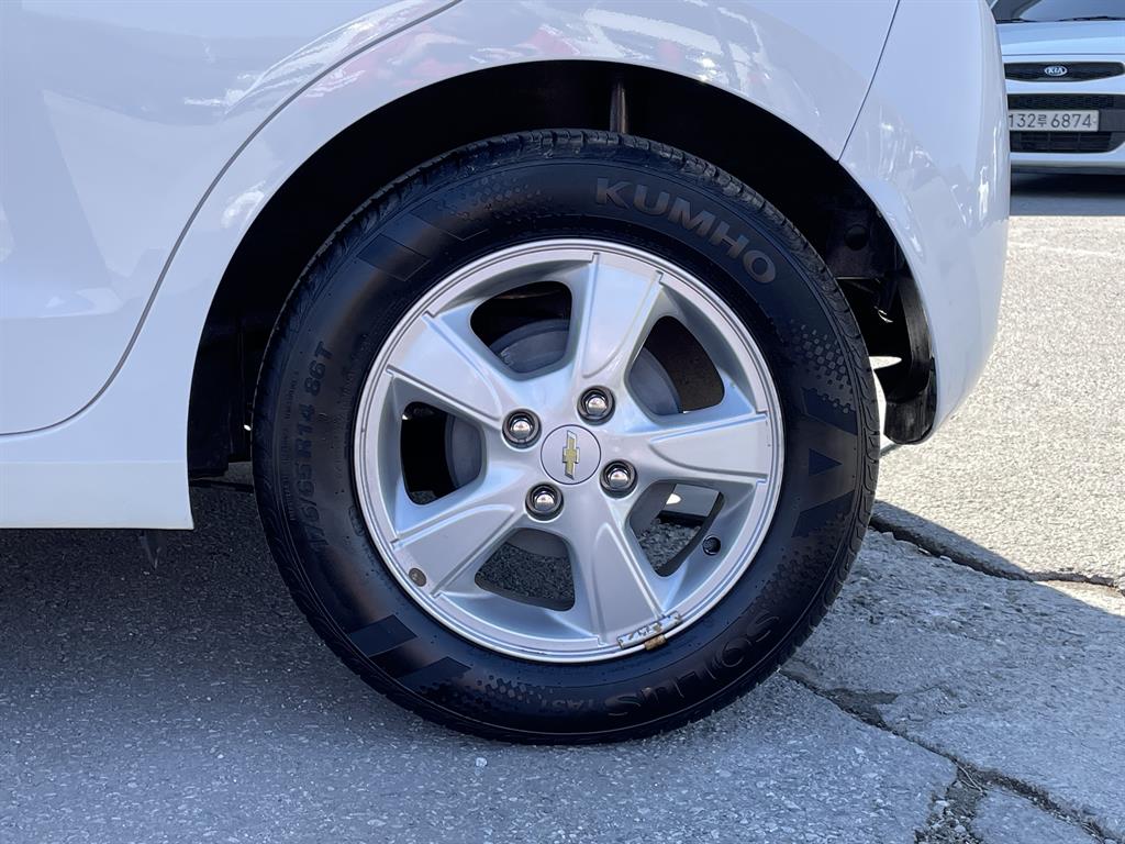 Chevrolet Spark LT 8