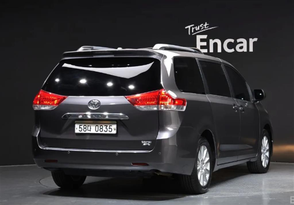 Toyota Sienna 3.5 AWD 3