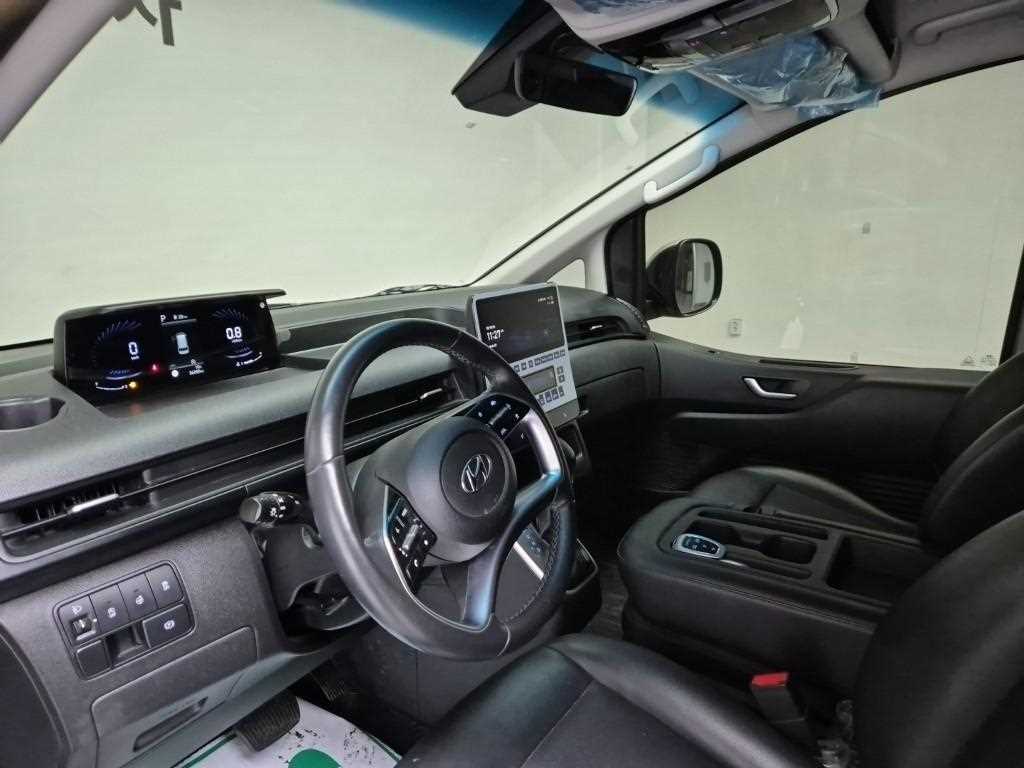 Hyundai Staria 2WD Diesel Cargo Modern 8