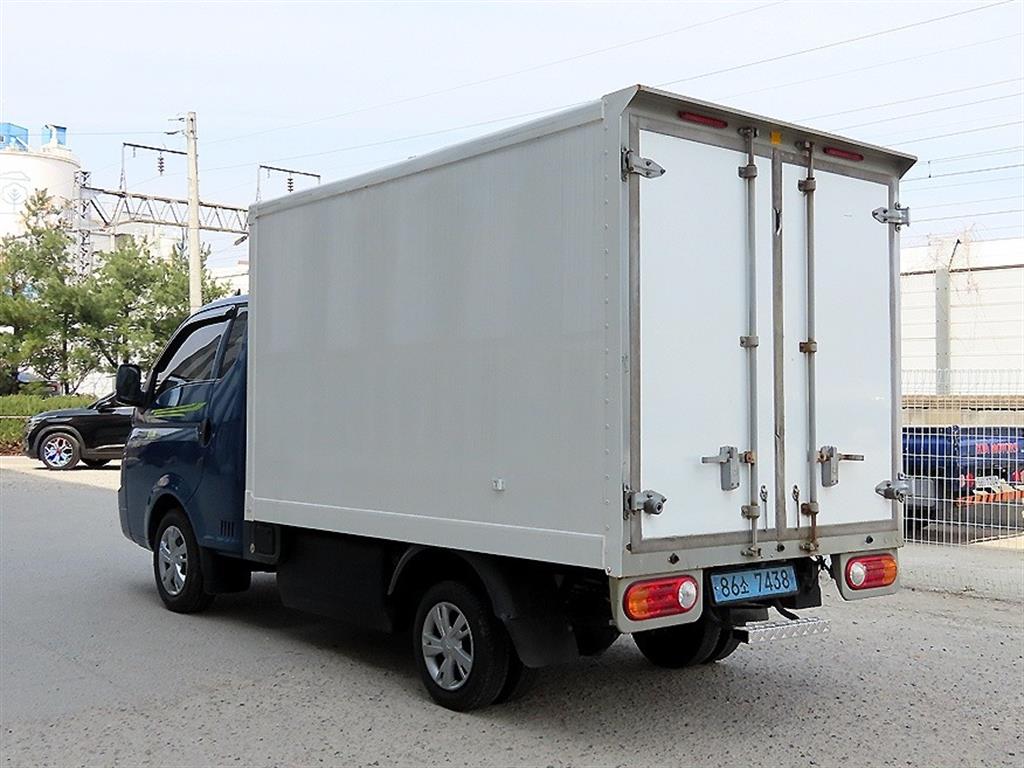 Hyundai Porter 1.0 Ton/ Super Cab/ Long Wheelbase 4