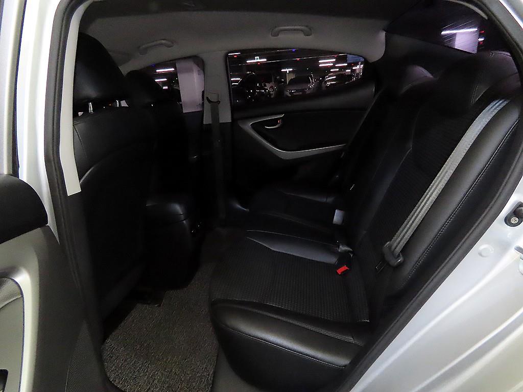 Hyundai Avante 1.6 GDI Modern 8