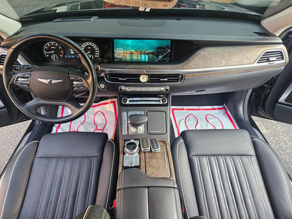 Genesis G90 3.3 T AWD Premium Luxury 6