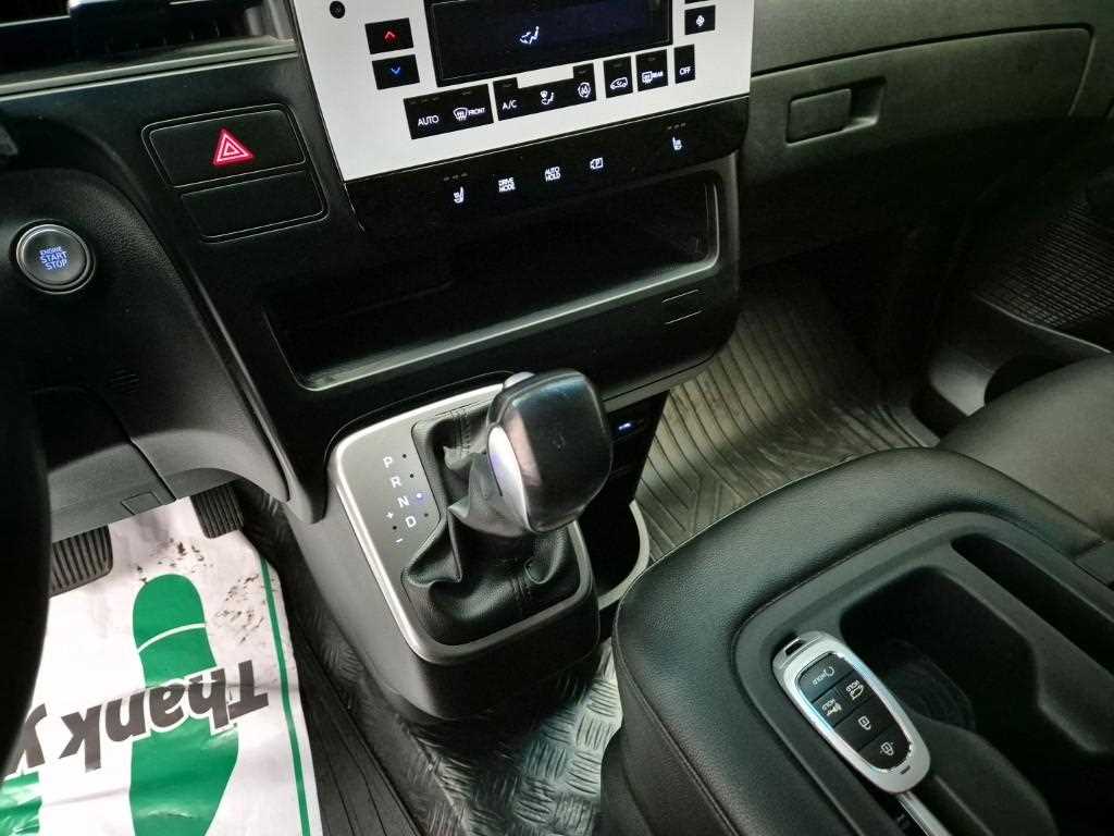 Hyundai Staria 2WD Diesel Cargo Modern 9