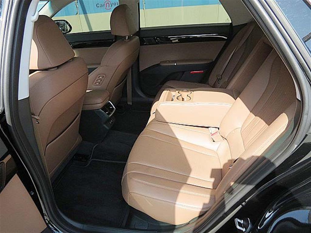 Hyundai Grandeur Exclusive 8