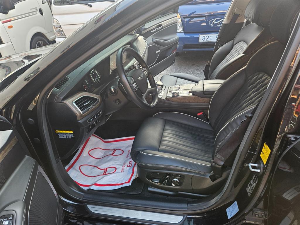 Genesis G90 3.3 T AWD Premium Luxury 7