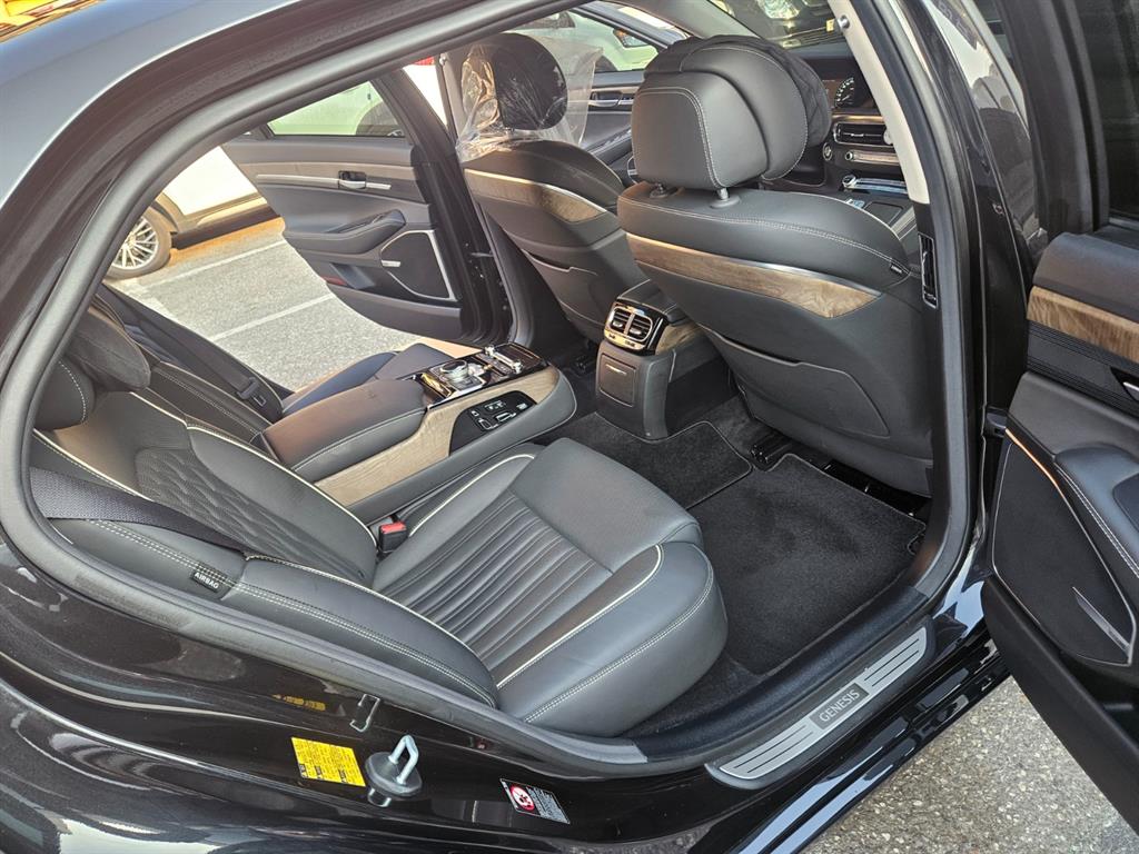 Genesis G90 3.3 T AWD Premium Luxury 10