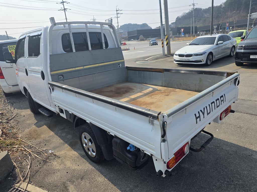 Hyundai Porter 1.0 Ton/ Double Cab/ Long Wheelbase/ CRDi Modern 7