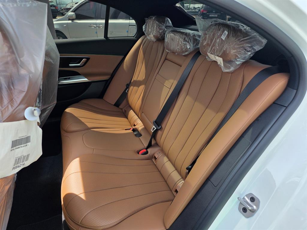 Mercedes-Benz E-Class E200 Avantgarde 10