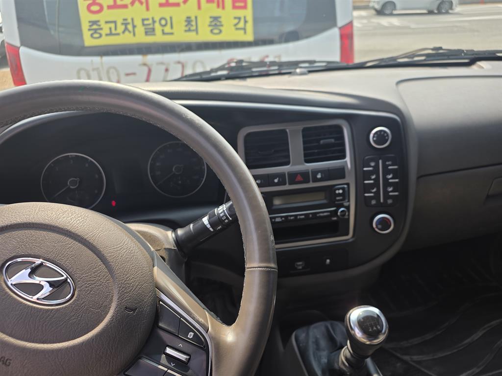 Hyundai Porter 1.0 Ton/ Double Cab/ Long Wheelbase/ CRDi Modern 9