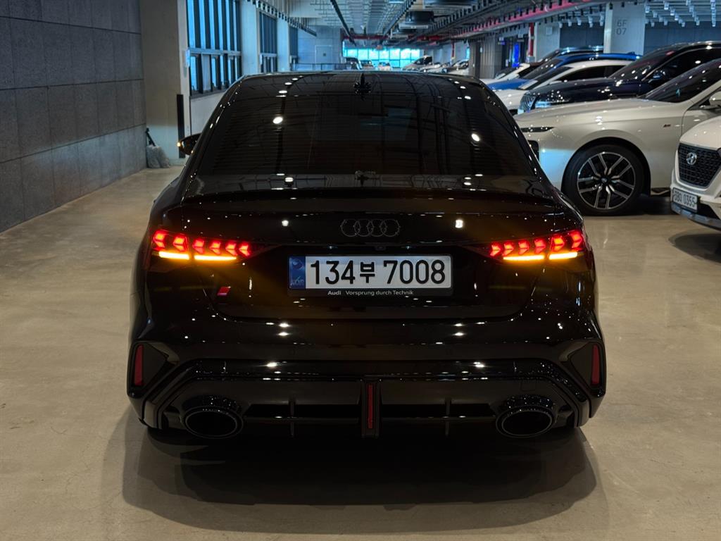 Audi RS3 2.5 TFSI Quattro 4