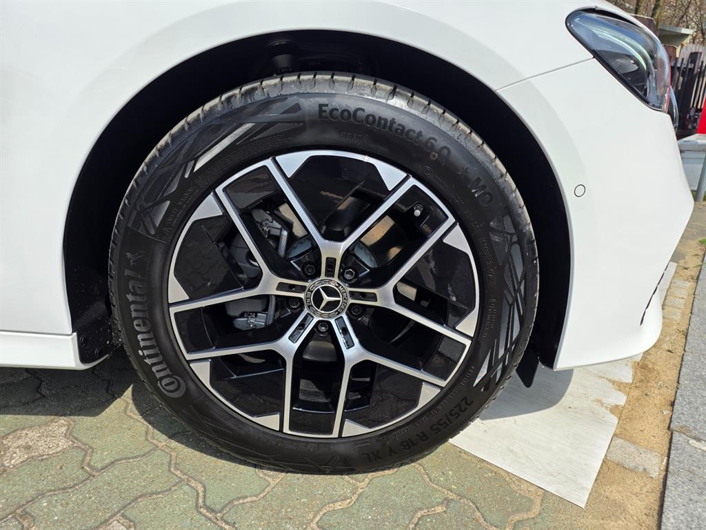 Mercedes-Benz E-Class E200 Avantgarde 8