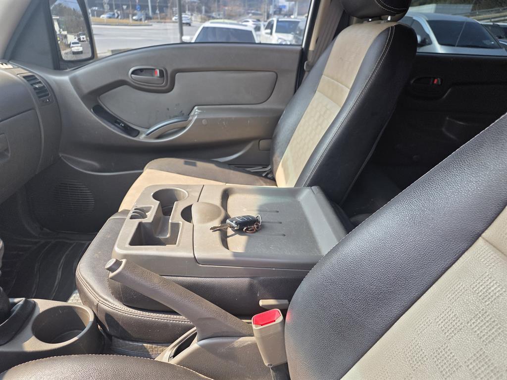 Hyundai Porter 1.0 Ton/ Double Cab/ Long Wheelbase/ CRDi Modern 10