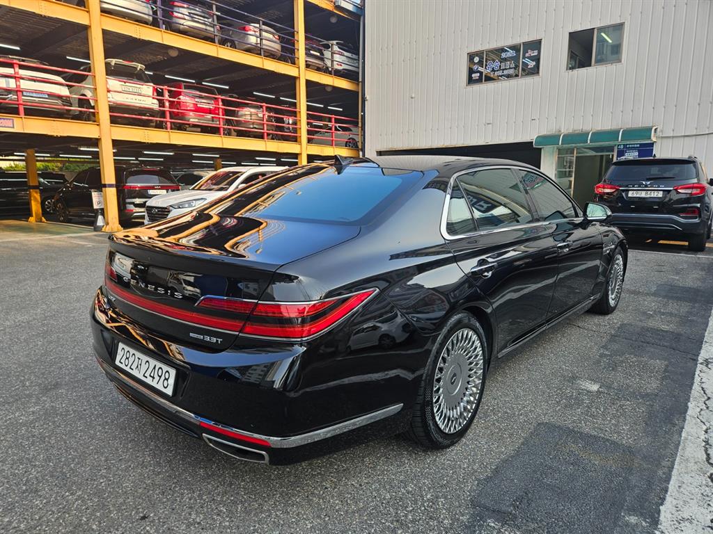 Genesis G90 3.3 T AWD Premium Luxury 4