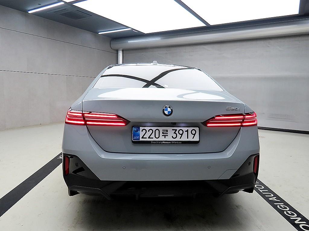 BMW 5 Series 520i M Sport 4