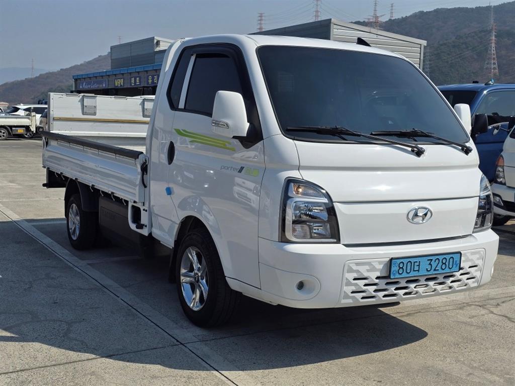 Hyundai Porter 1.0 Ton/ Super Cab/ Long Wheelbase 3