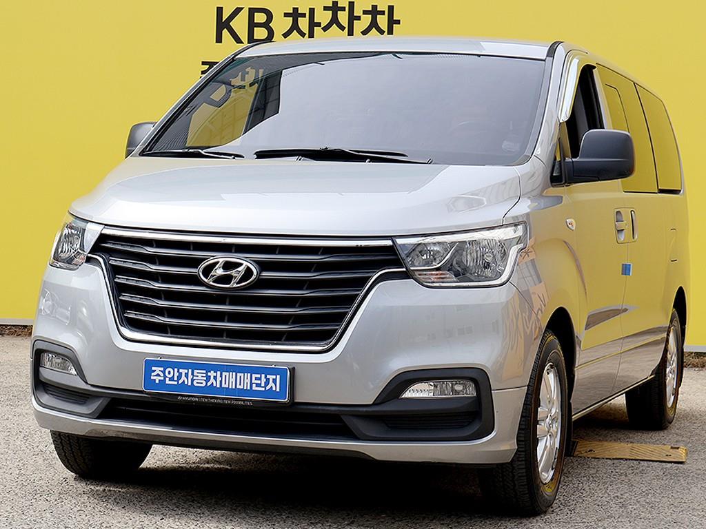 Hyundai Starex 2WD Van Modern 3
