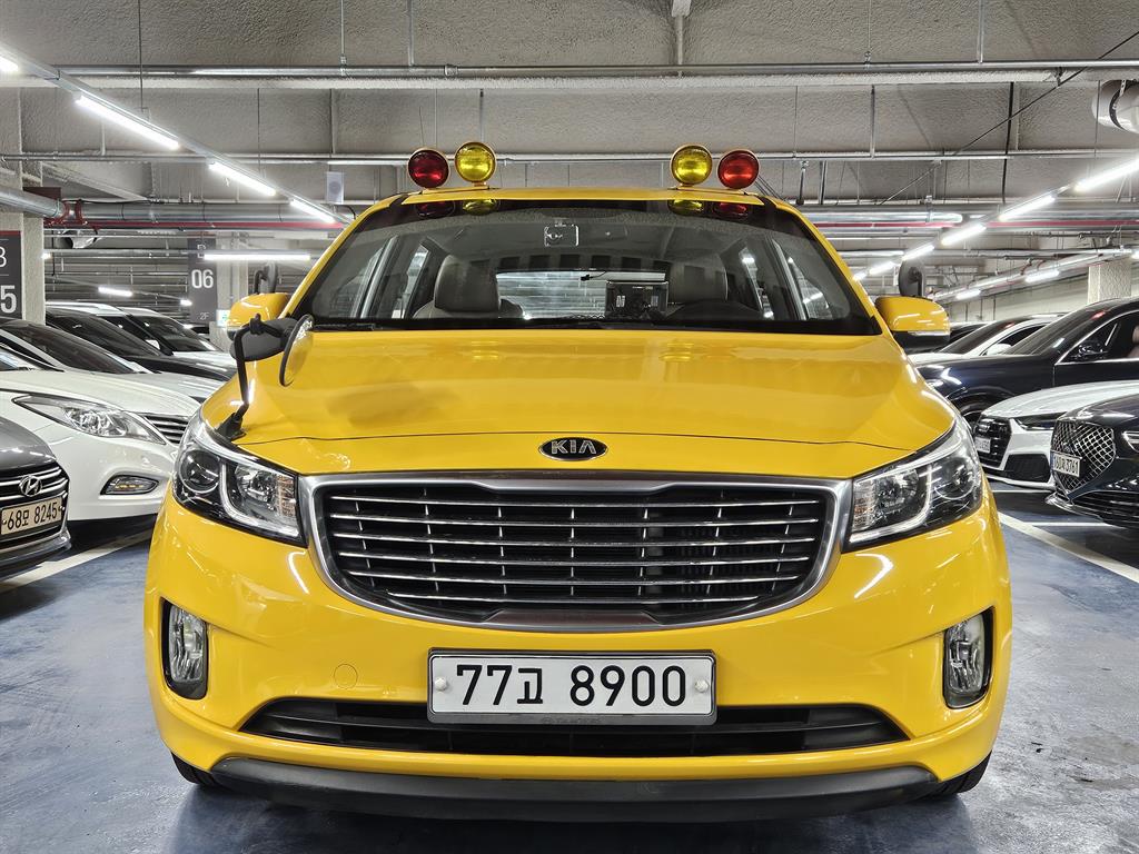 Kia Carnival Diesel Deluxe 3