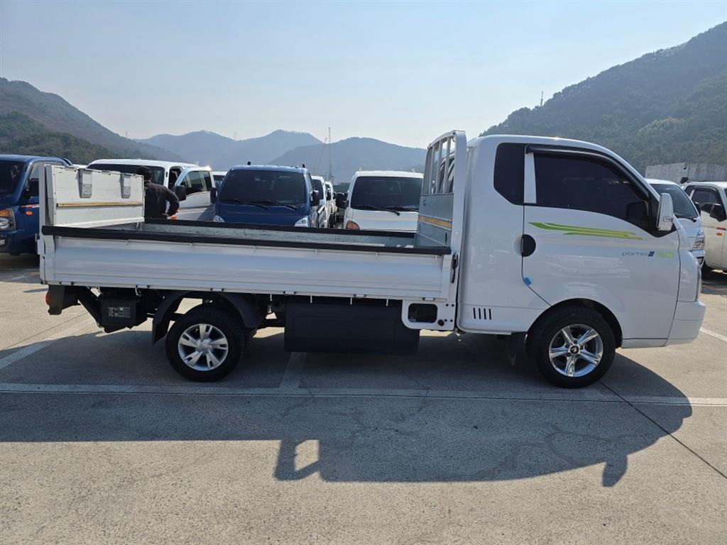 Hyundai Porter 1.0 Ton/ Super Cab/ Long Wheelbase 5
