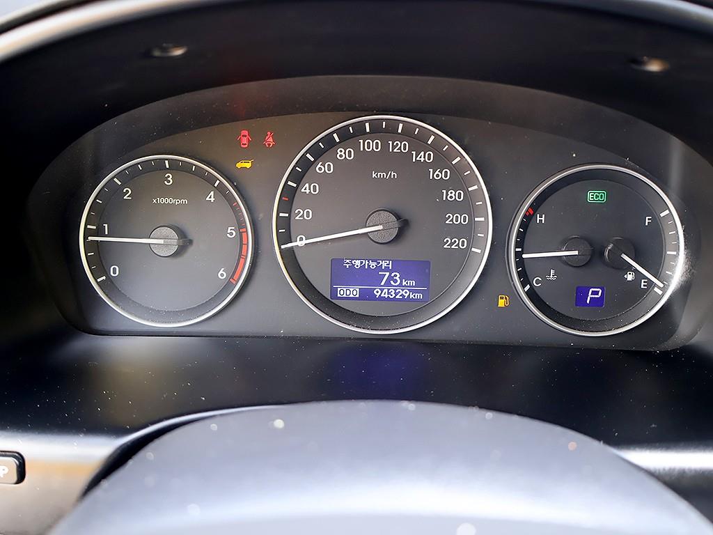 Hyundai Starex 2WD Van Modern 7