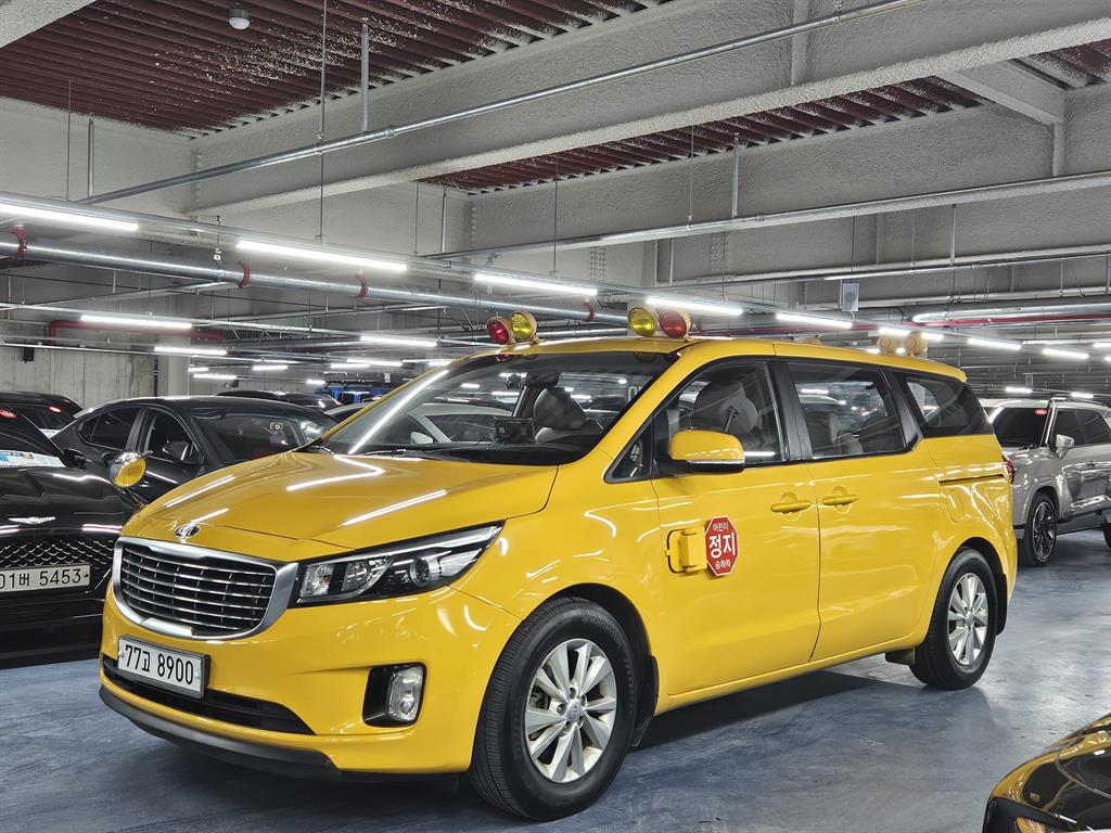 Kia Carnival Diesel Deluxe