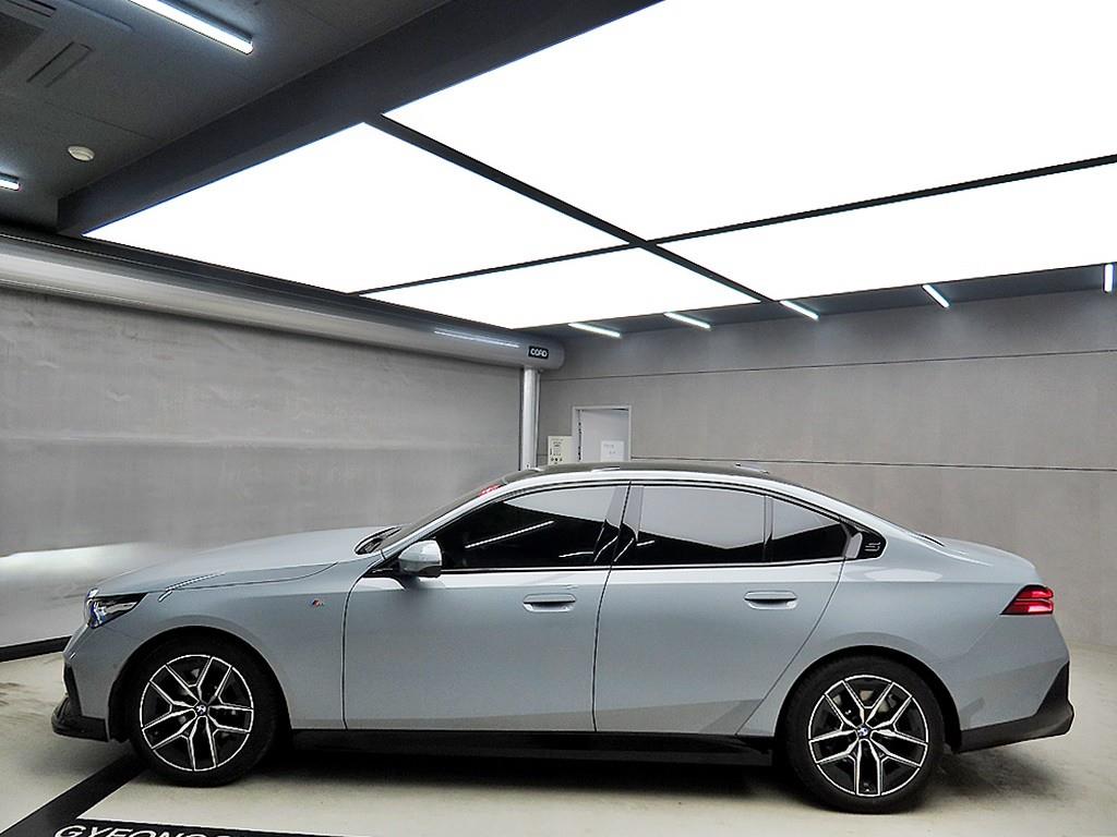 BMW 5 Series 520i M Sport 5