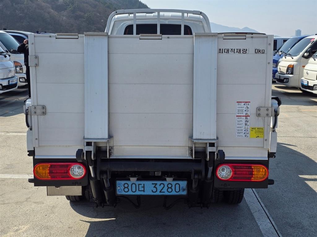 Hyundai Porter 1.0 Ton/ Super Cab/ Long Wheelbase 6