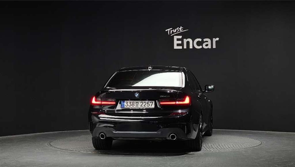 BMW 3 Series 320i M Sport 5