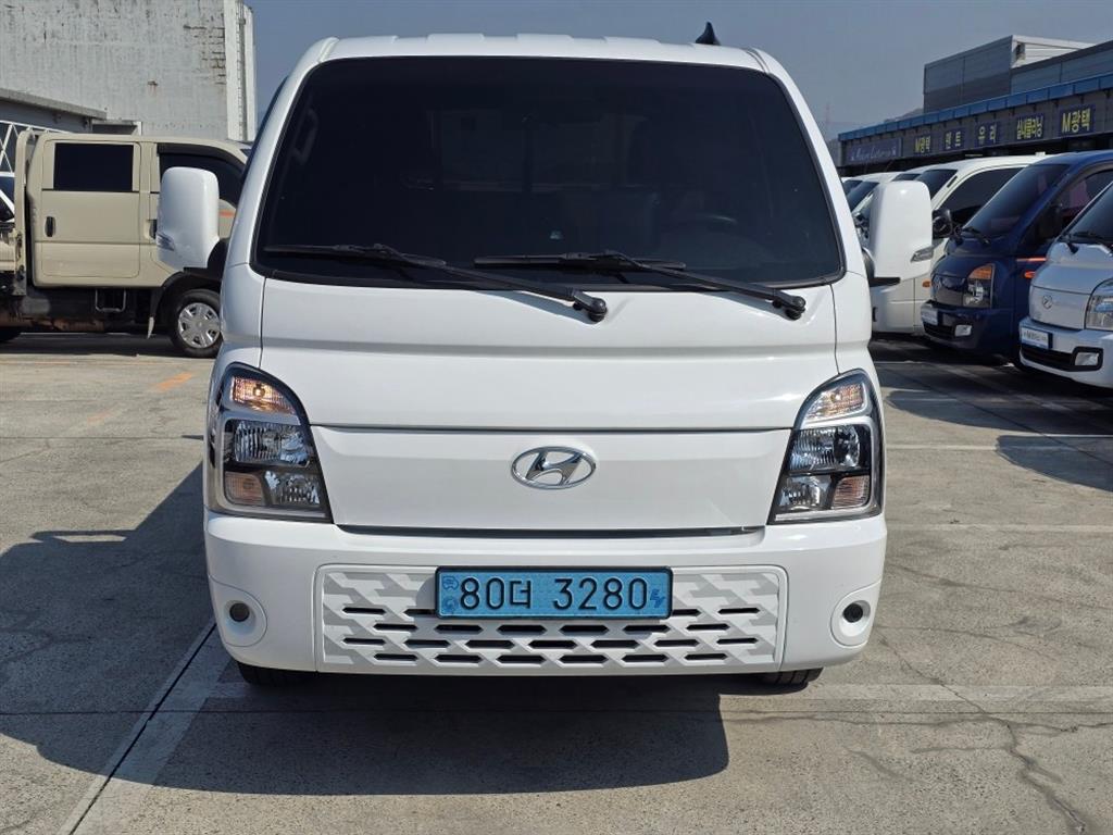 Hyundai Porter 1.0 Ton/ Super Cab/ Long Wheelbase
