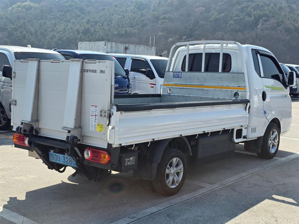 Hyundai Porter 1.0 Ton/ Super Cab/ Long Wheelbase 7