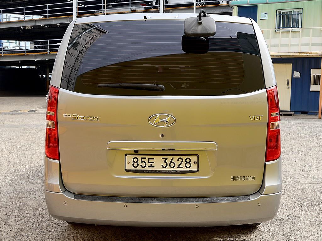 Hyundai Starex 2WD Van Modern 4