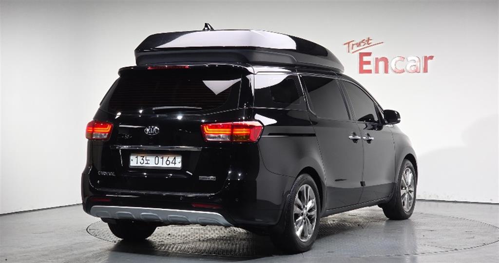 Kia Carnival Diesel High Limousine Prestige 3