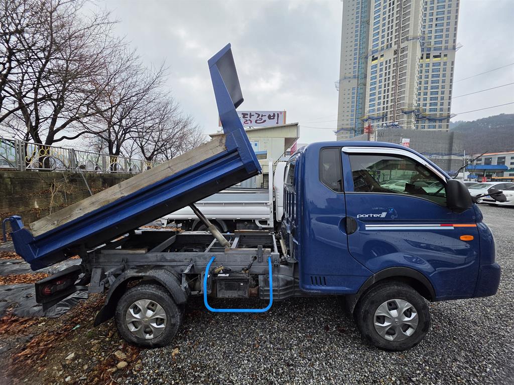 Hyundai Porter Super Cab/ Long Wheelbase/ 4WD Smart 3