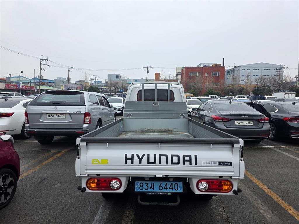 Hyundai Porter 1.0 Ton/ Super Cab/ Long Wheelbase/ Premium Special 4