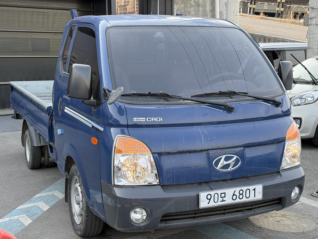 Hyundai Porter 1.0 Ton/ Super Cab/ Long Wheelbase/ CRDi Deluxe 4