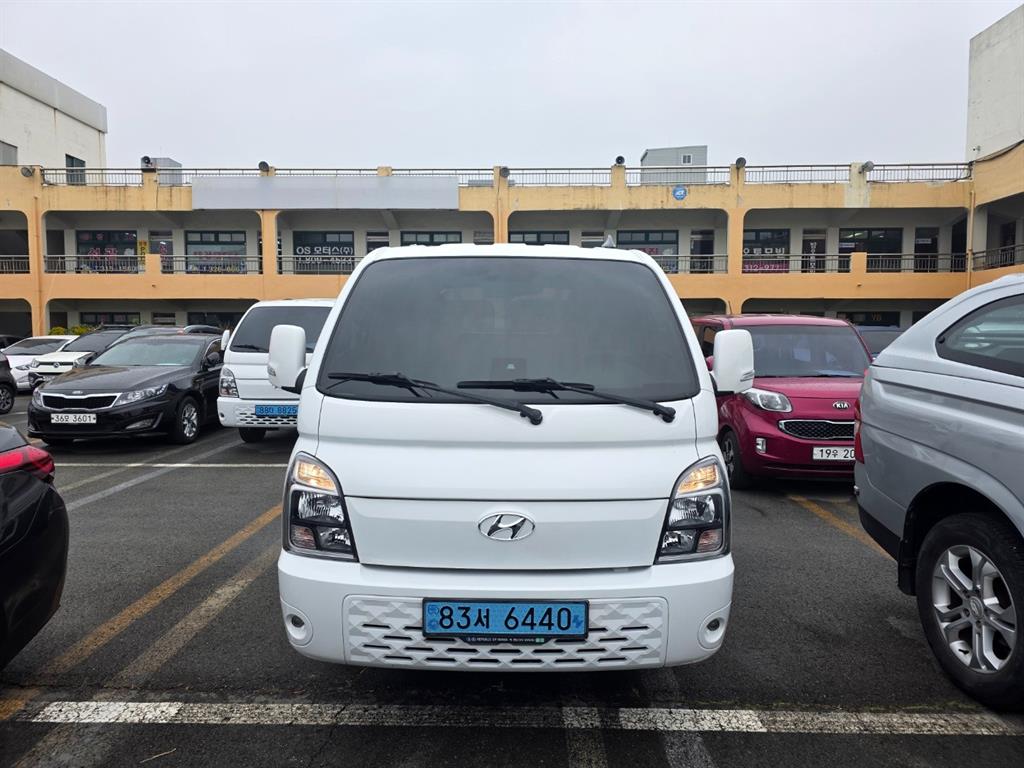 Hyundai Porter 1.0 Ton/ Super Cab/ Long Wheelbase/ Premium Special 3