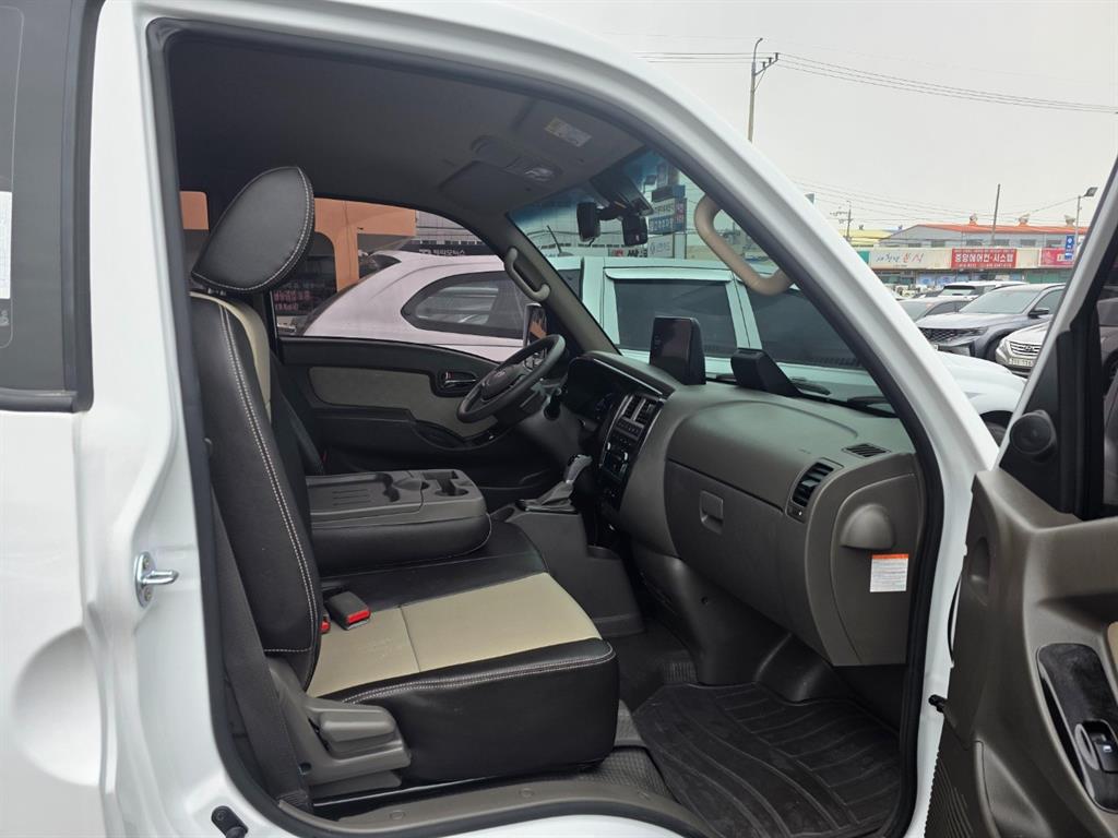 Hyundai Porter 1.0 Ton/ Super Cab/ Long Wheelbase/ Premium Special 8