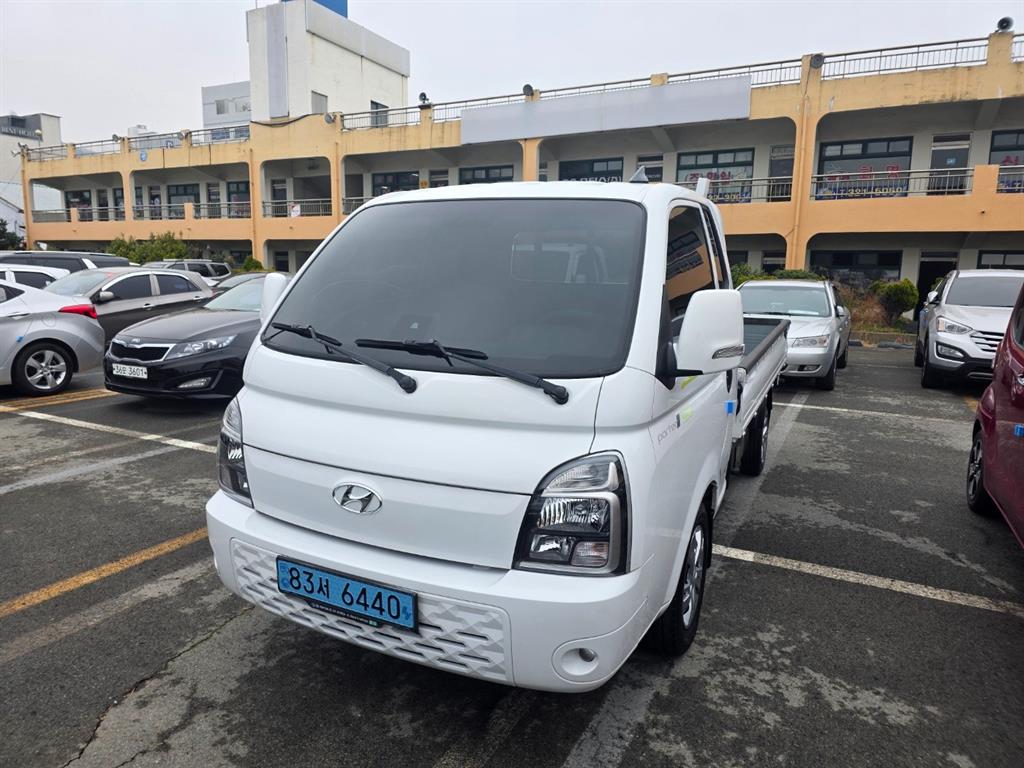 Hyundai Porter 1.0 Ton/ Super Cab/ Long Wheelbase/ Premium Special