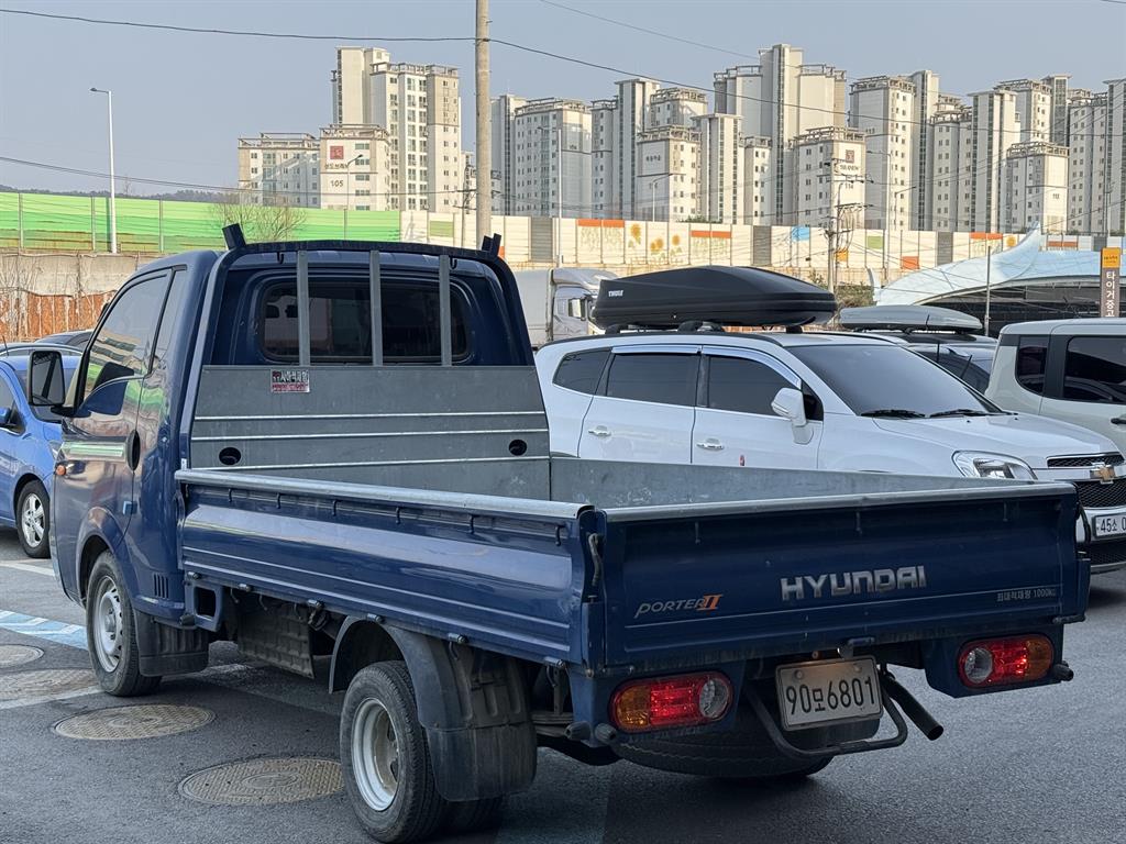 Hyundai Porter 1.0 Ton/ Super Cab/ Long Wheelbase/ CRDi Deluxe 7