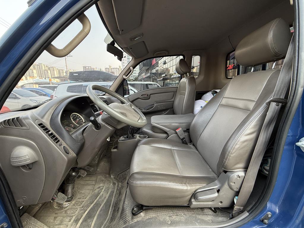 Hyundai Porter 1.0 Ton/ Super Cab/ Long Wheelbase/ CRDi Deluxe 8