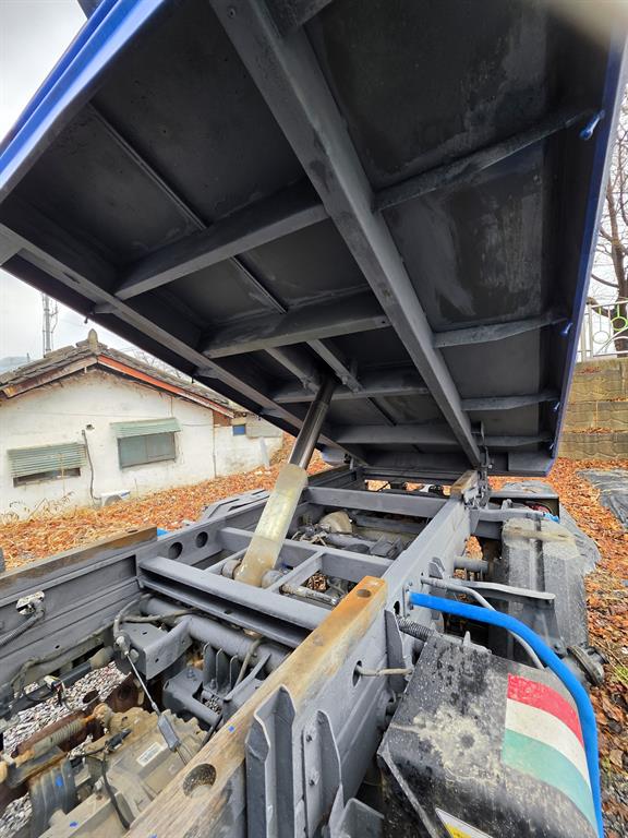 Hyundai Porter Super Cab/ Long Wheelbase/ 4WD Smart 7