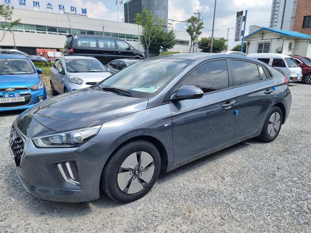 Hyundai IONIQ I 3