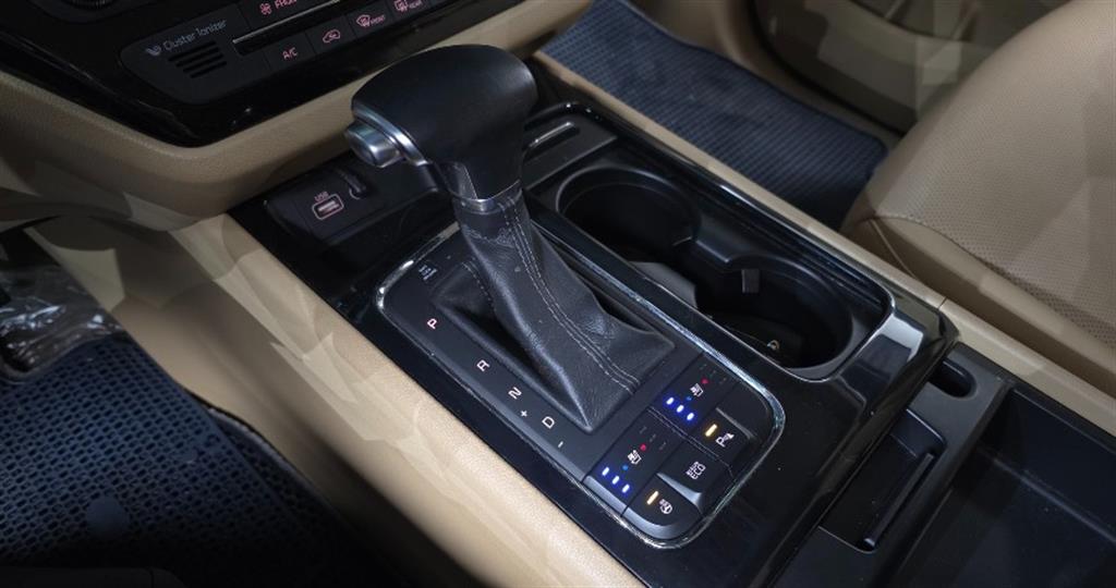 Kia Carnival Diesel High Limousine Prestige 10