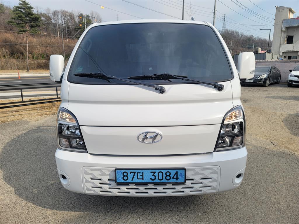 Hyundai Porter 1.0 Ton/ Super Cab/ Long Wheelbase/ Smart Special