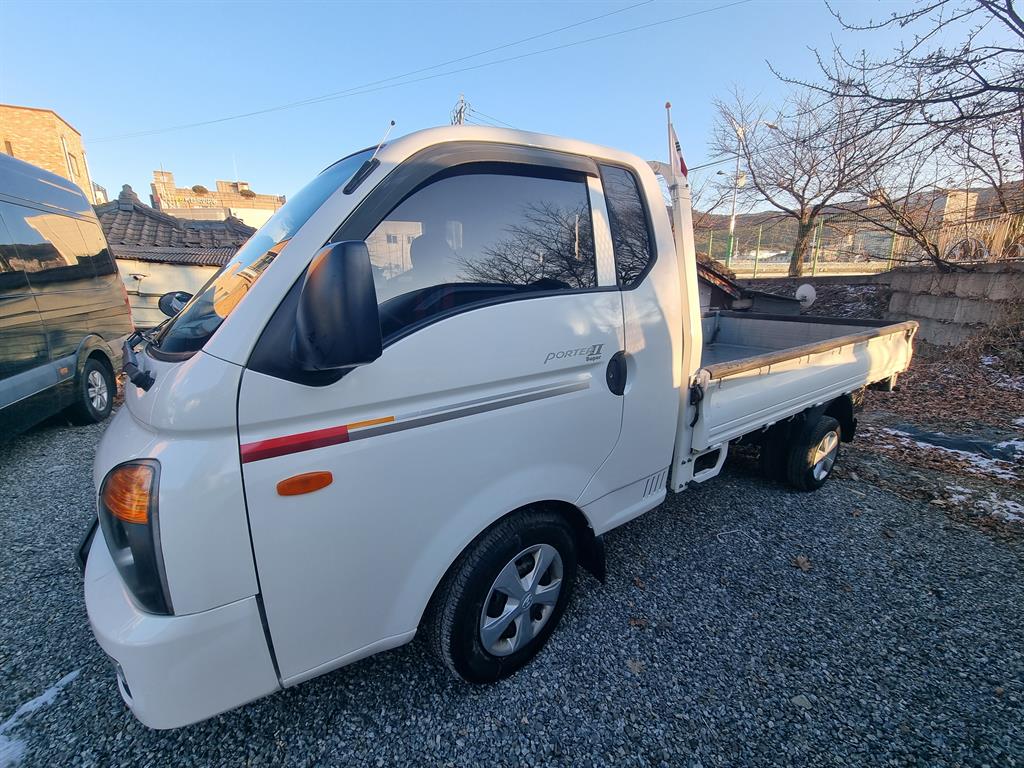 Hyundai Porter 1.0 Ton/ Super Cab/ Long Wheelbase/ CRDi 3