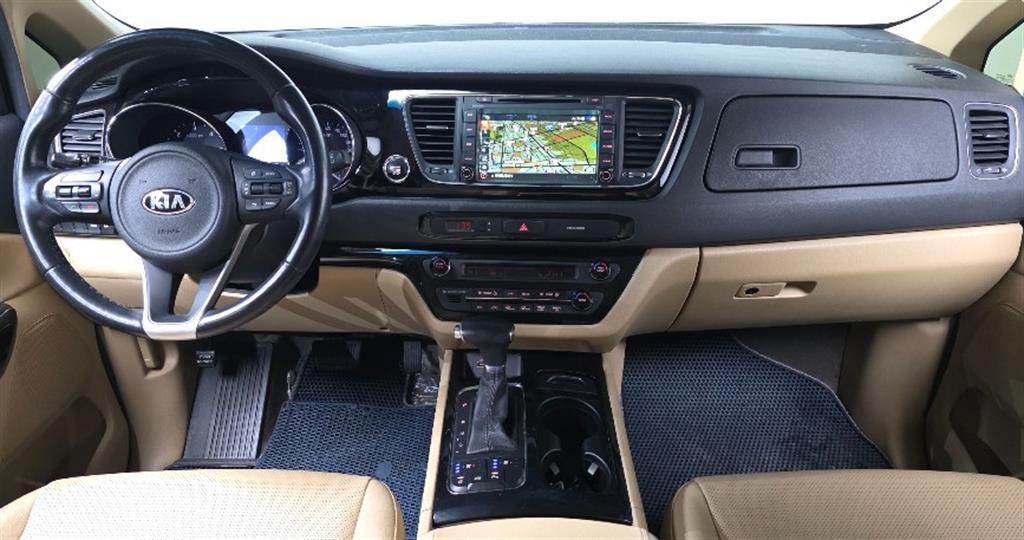 Kia Carnival Diesel High Limousine Prestige 8