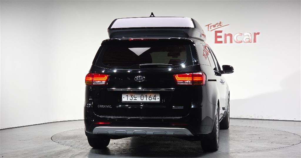 Kia Carnival Diesel High Limousine Prestige 5